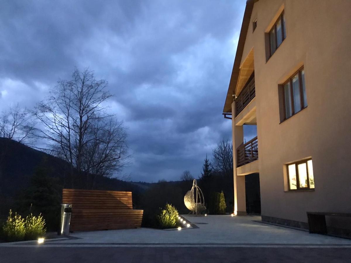 Купецький Двір Otel Mizhhirya  Dış mekan fotoğraf