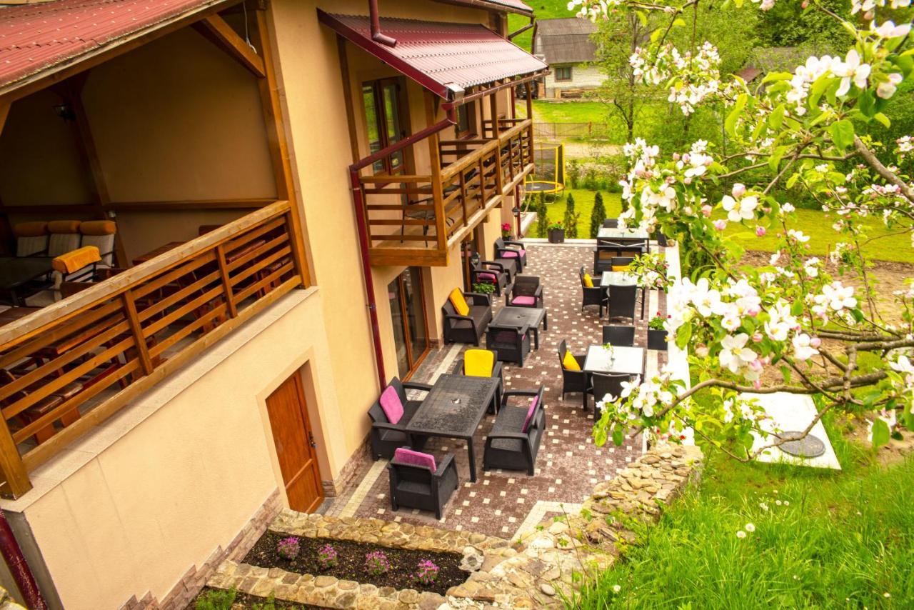 Купецький Двір Otel Mizhhirya  Dış mekan fotoğraf