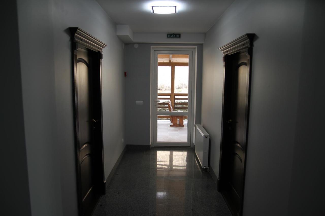 Купецький Двір Otel Mizhhirya  Dış mekan fotoğraf