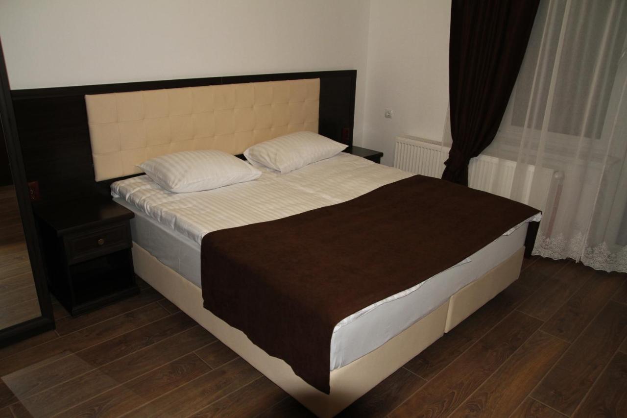 Купецький Двір Otel Mizhhirya  Dış mekan fotoğraf