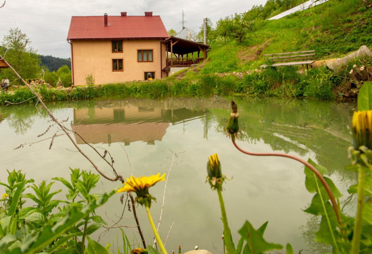 Купецький Двір Otel Mizhhirya  Dış mekan fotoğraf