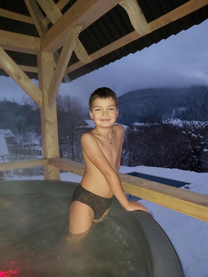 Купецький Двір Otel Mizhhirya  Dış mekan fotoğraf