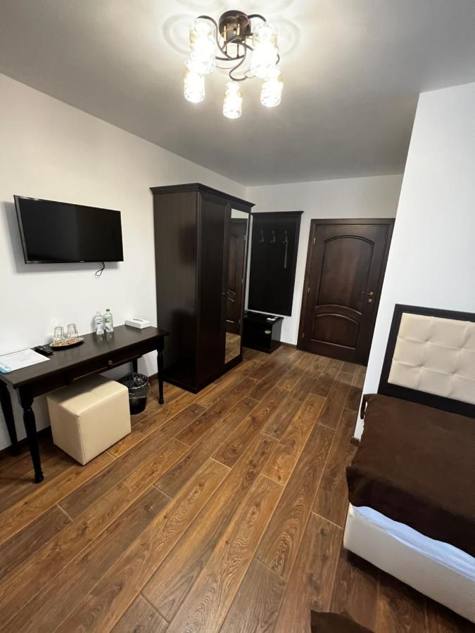 Купецький Двір Otel Mizhhirya  Dış mekan fotoğraf